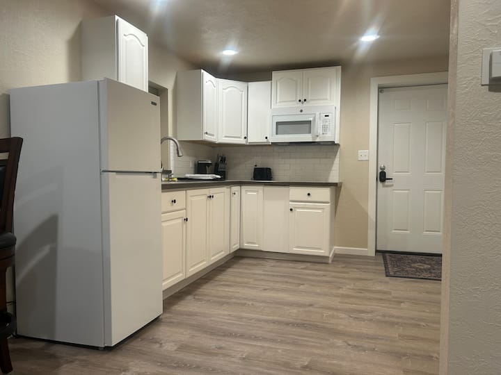 Studio House With King Bed Near Gfhs - Great Falls, MT