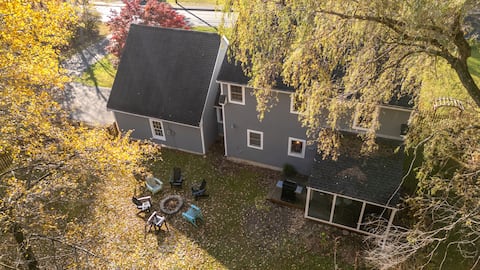 Lenox Gem with AC, Firepit and Fenced in Backyard