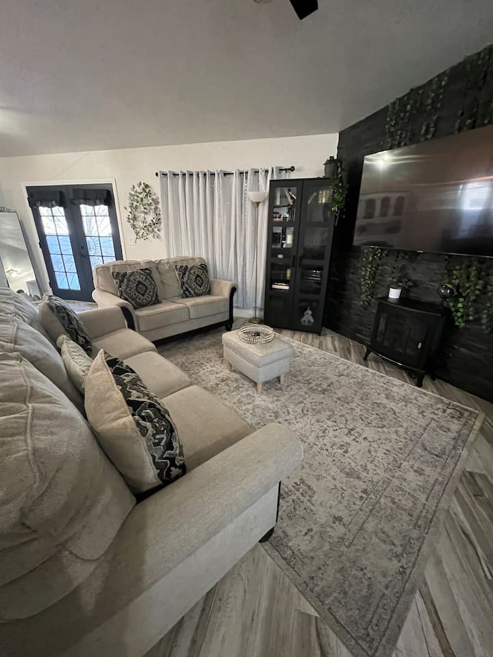 Lovely, Peaceful And Modern Las Vegas Home!! - North Las Vegas, NV