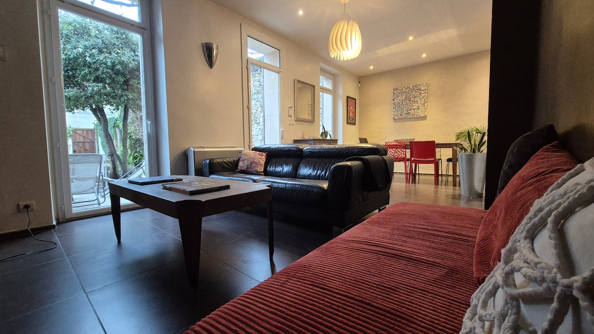 Airbnb performant: Large house, 5-minute walk to the city center & train station à Avignon