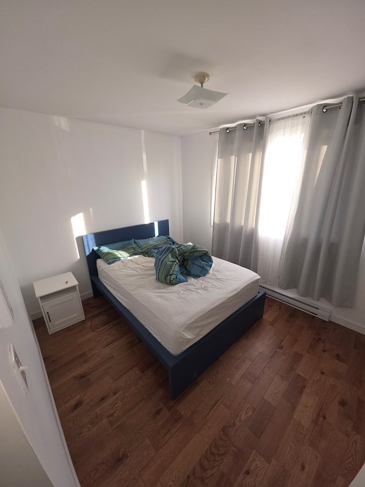 Cozy Bedroom In The Heart Of Ddo - Pointe-Claire