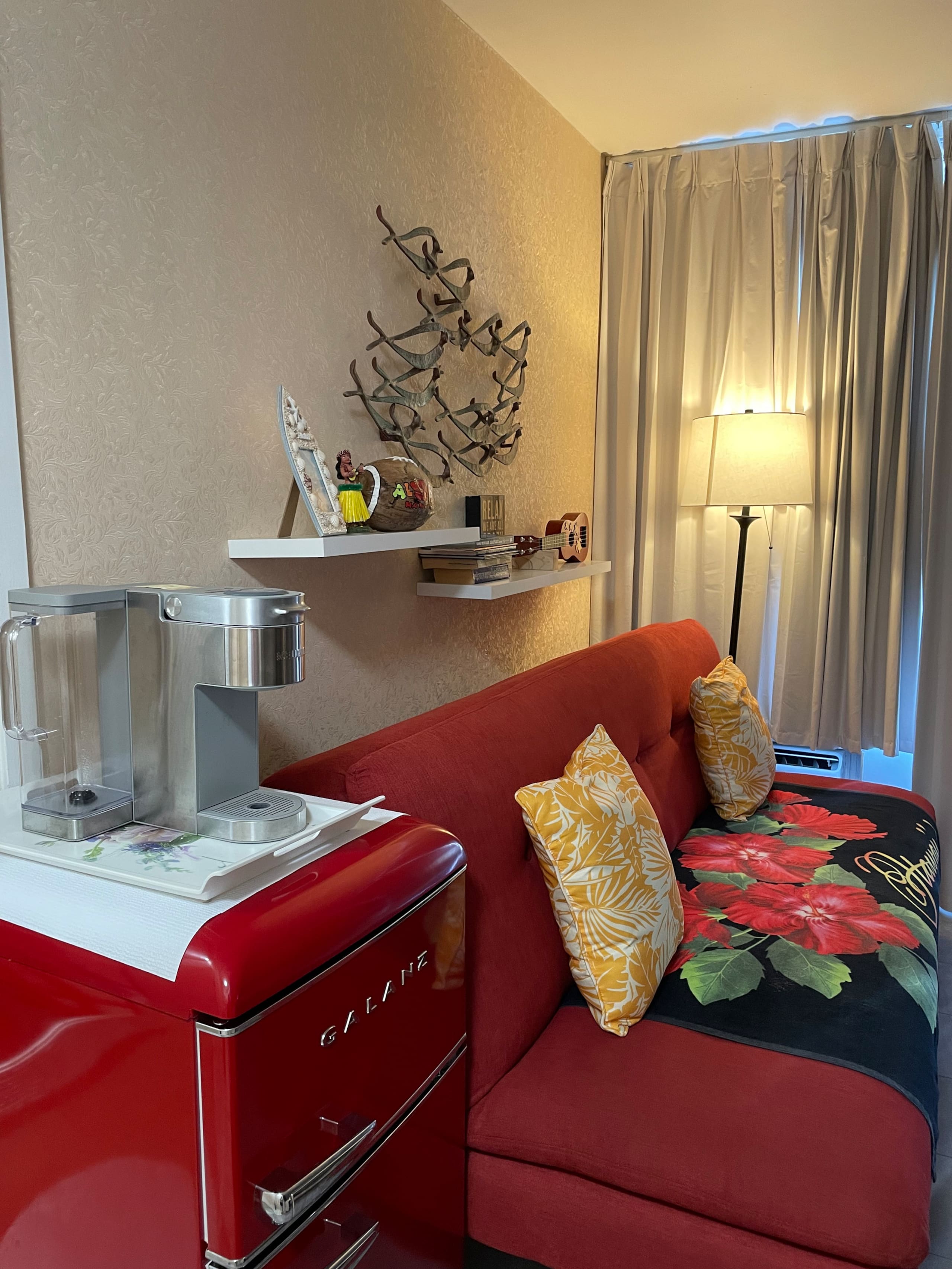 Free Parking Center of Waikiki King bed near Beach - Image 21