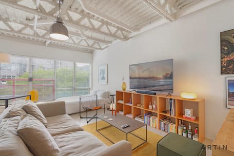 Modern & Stylish Flat right off Main St.