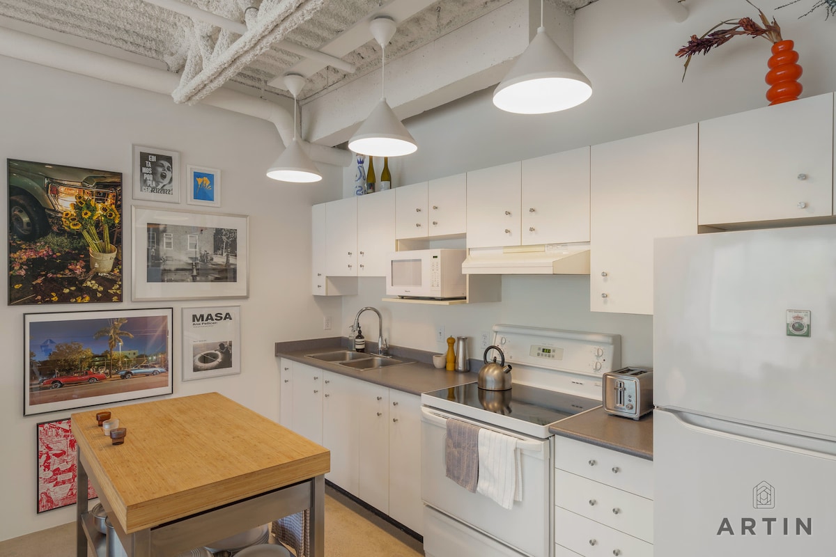 Modern & Stylish Flat right off Main St.