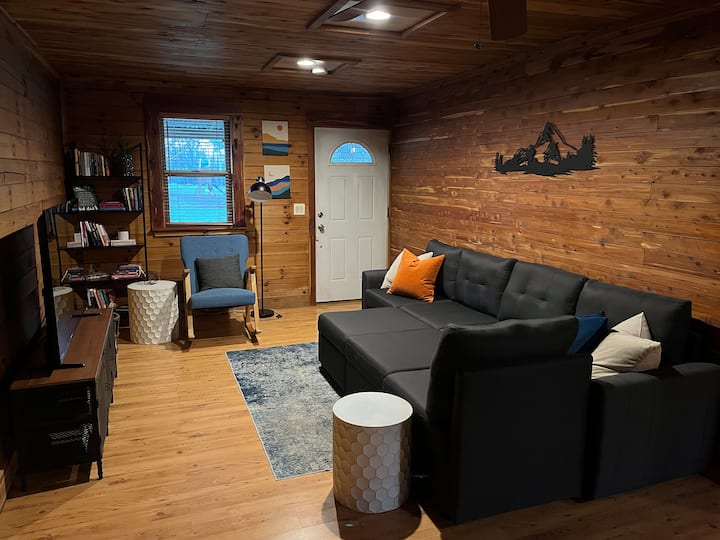 Cedar Cabin With Stunning View Sleeps 4+ - Arkansas