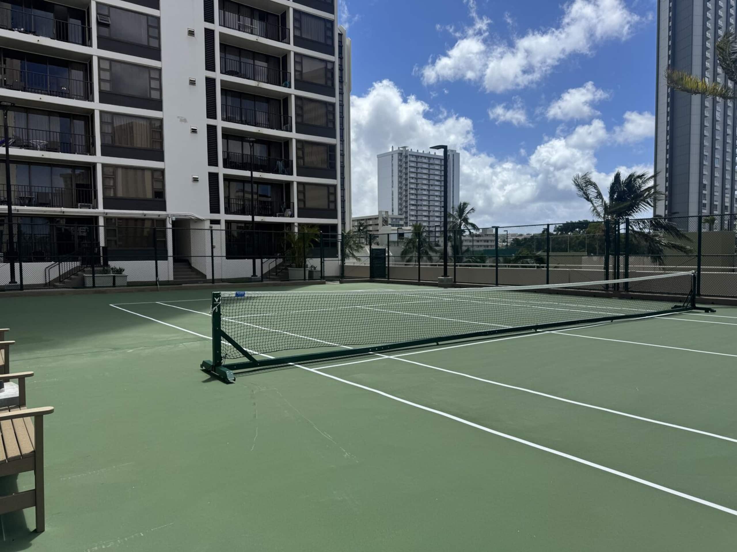 Condo in Honolulu · ★4.74 · 1 bedroom · 2 beds · 1 private bath - Image 21