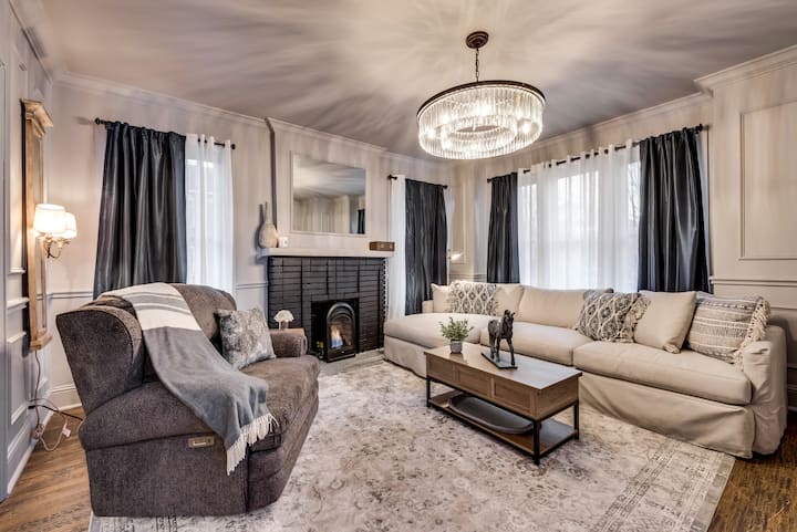 Modern Spacious 3 Bed 3 1/2 Bath Suites - Dallas, TX