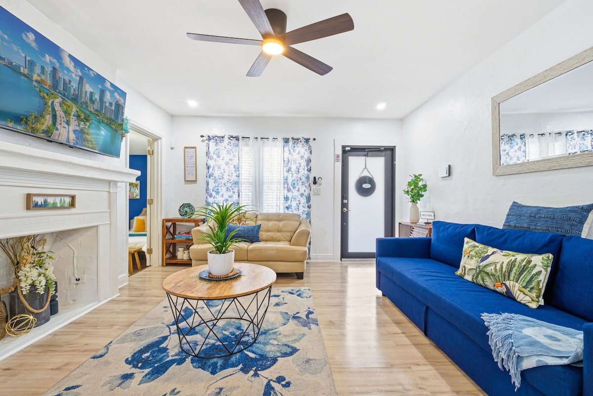 Popular Airbnb listing: King/2-1 BR/7PPL/Wi-Fi/BbQ/SPA/W&D/Parking in North Grapeland Heights