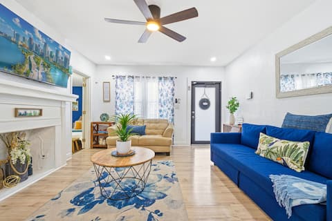 Popular Airbnb listing: King/2-1 BR/7PPL/Wi-Fi/BBq/SPA/W&D/Parking in North Grapeland Heights