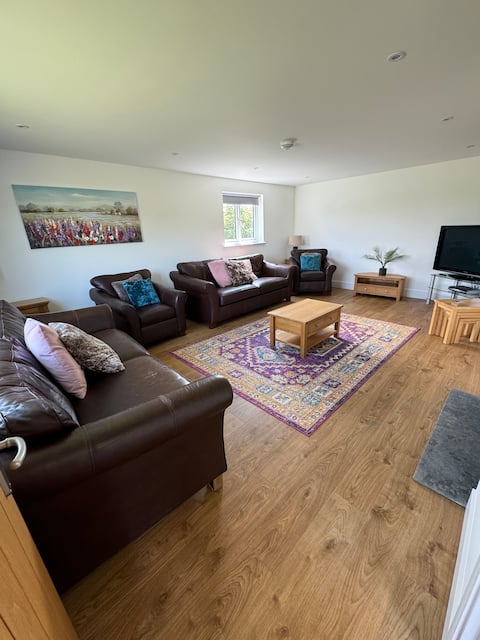 Top Airbnb: Beautiful rural lodge with stunning country views. in Isle Of Wight