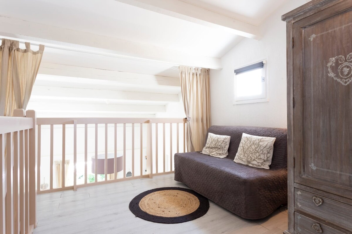 ชั้นลอยพร้อมโซฟา BZ แบบเปิดประทุน 