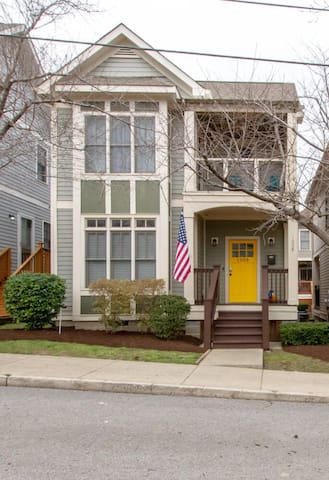 Vibrant Germantown Retreat | Central Location