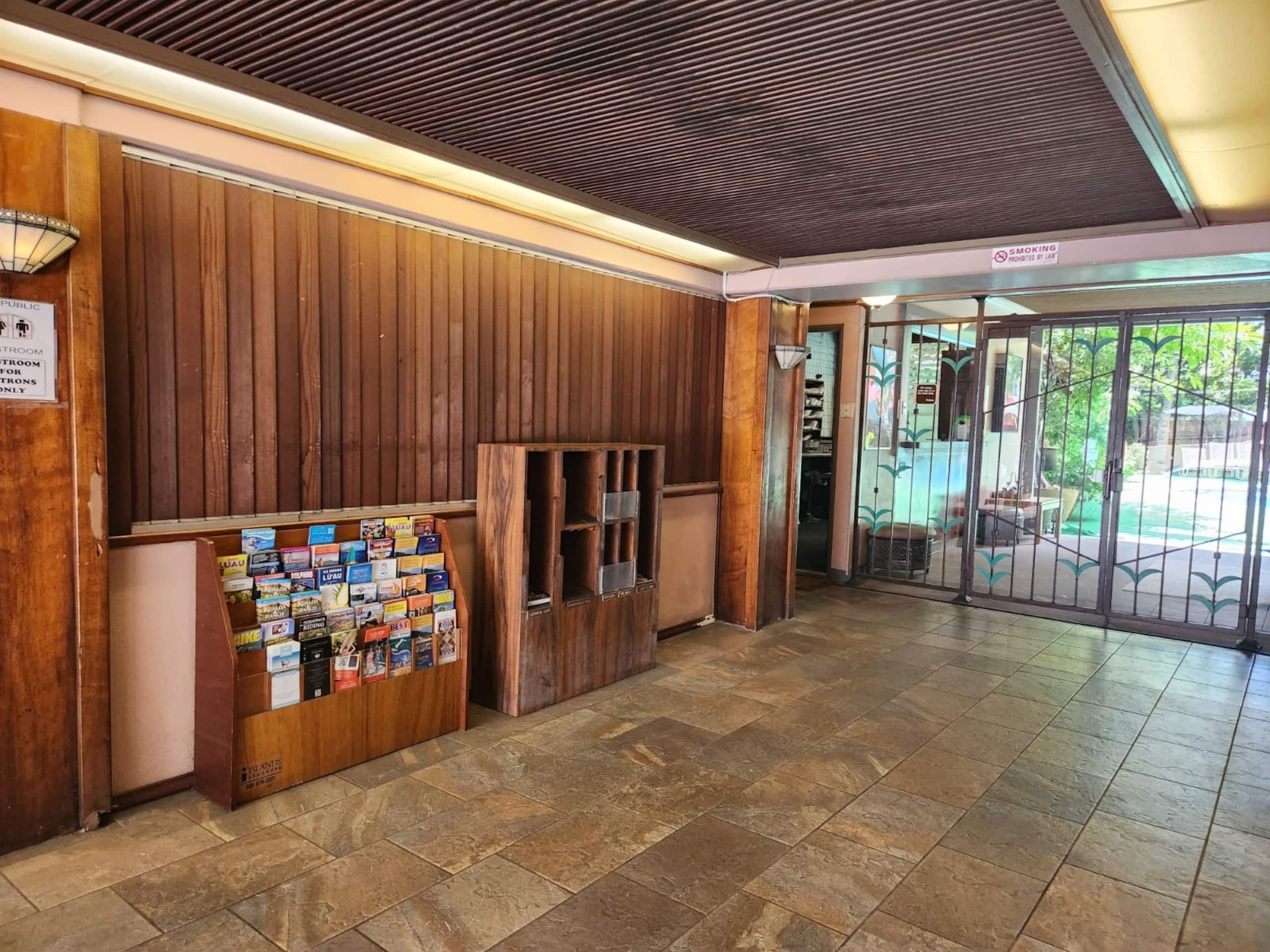 Condo in Honolulu · ★4.82 · 1 bedroom · 2 beds · 1 private bath - Image 17