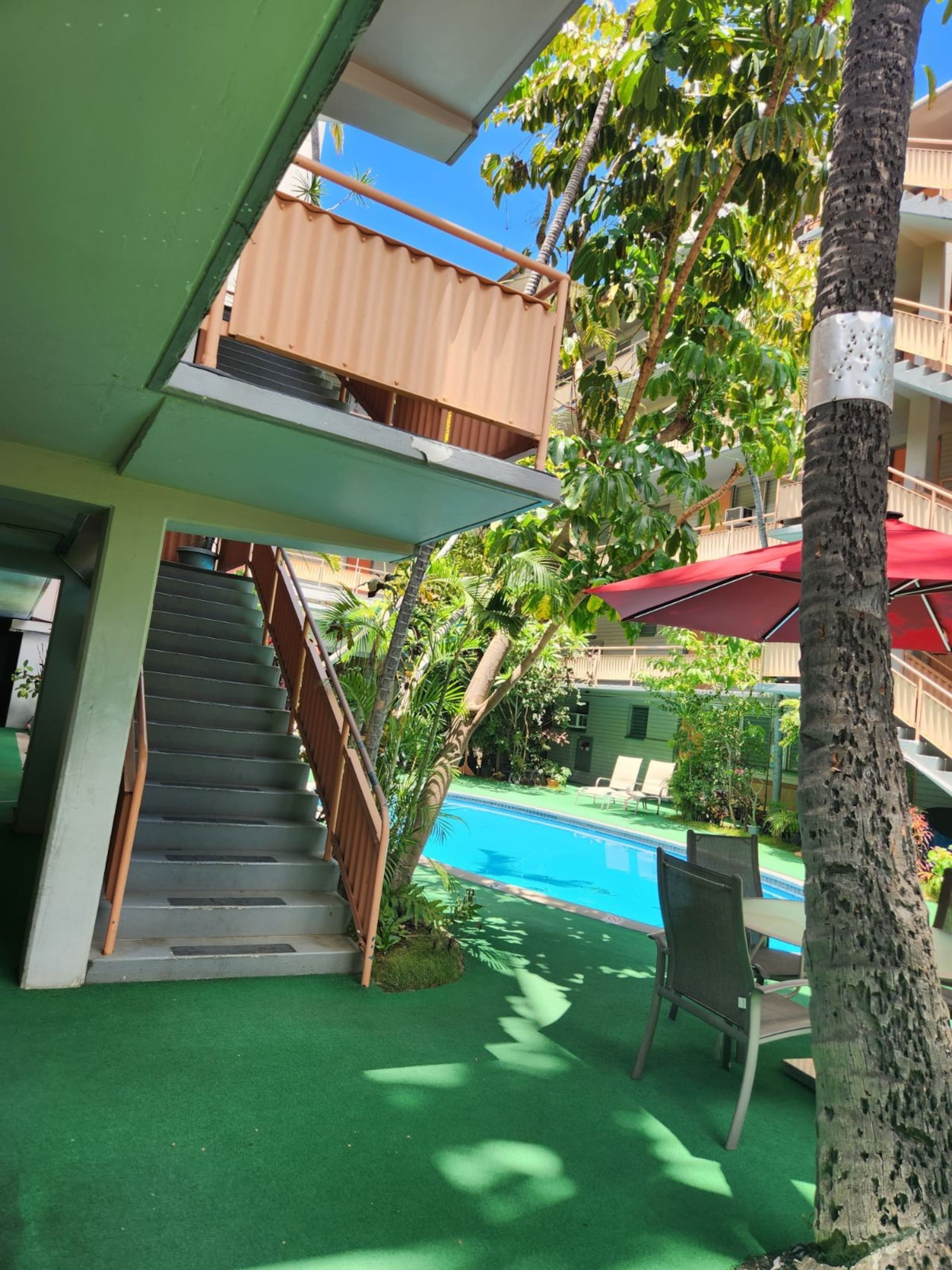 Condo in Honolulu · ★4.82 · 1 bedroom · 2 beds · 1 private bath - Image 9