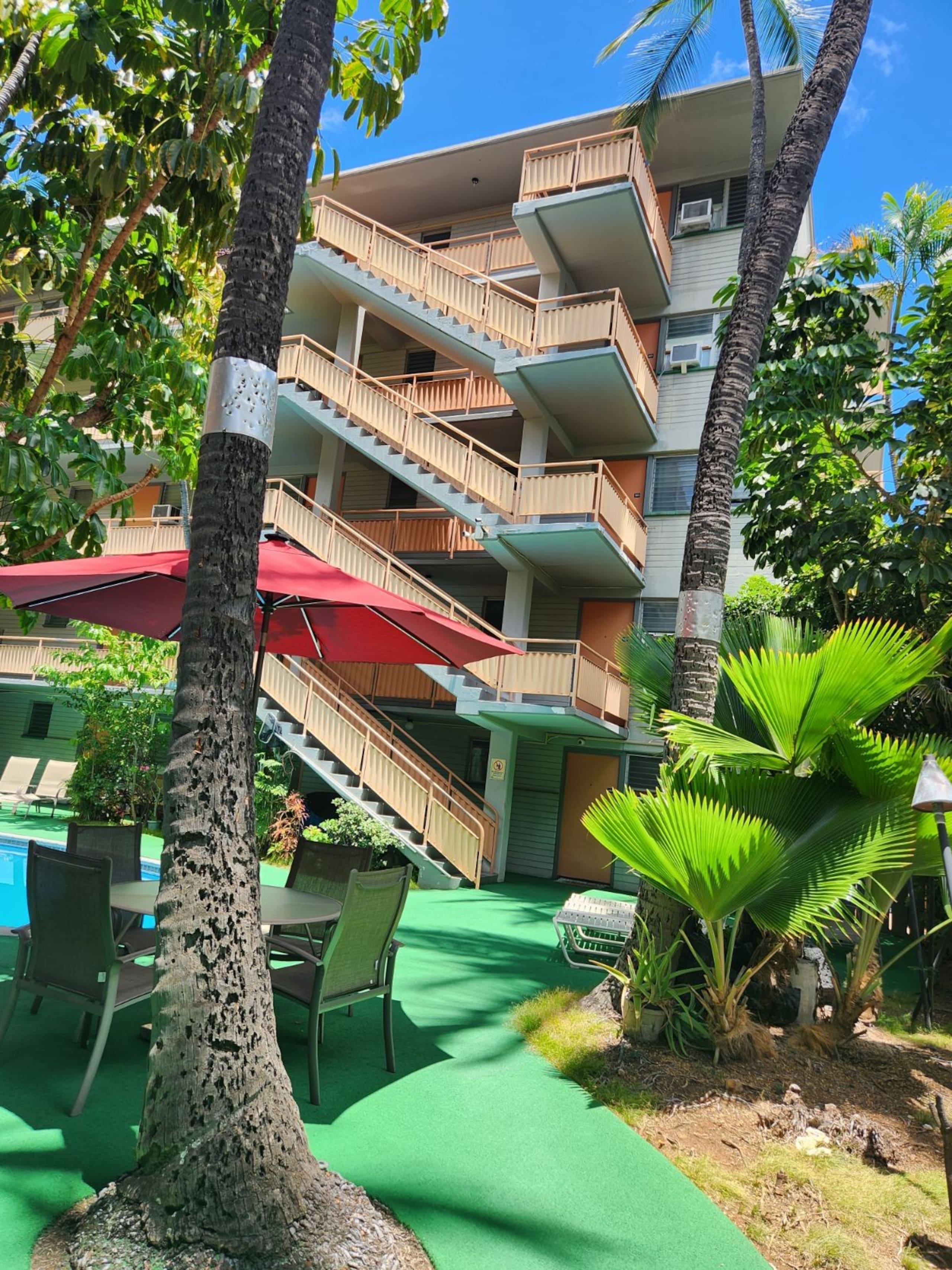 Condo in Honolulu · ★4.82 · 1 bedroom · 2 beds · 1 private bath - Image 10