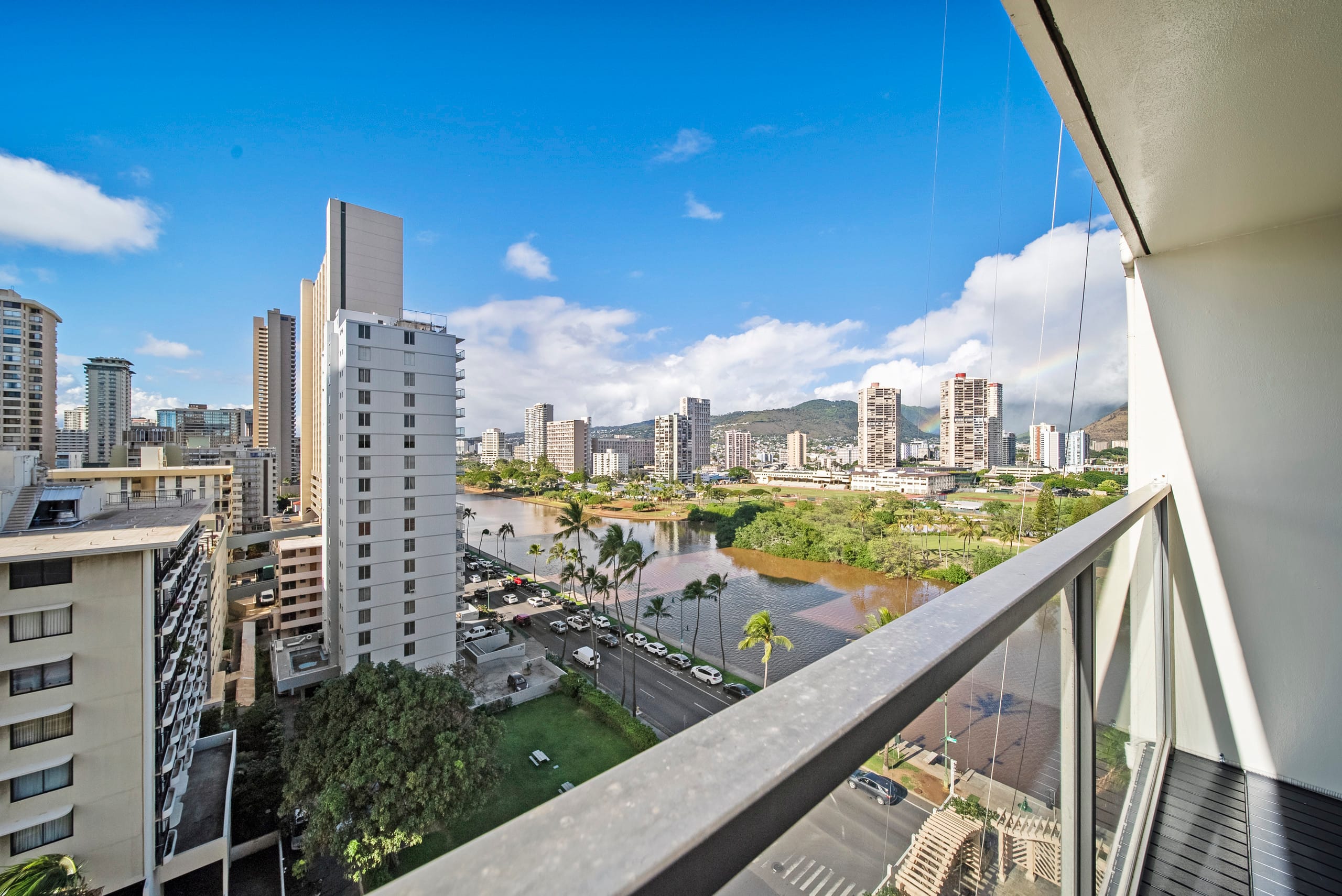 Amazing Central Waikiki Wonder - Photo 13