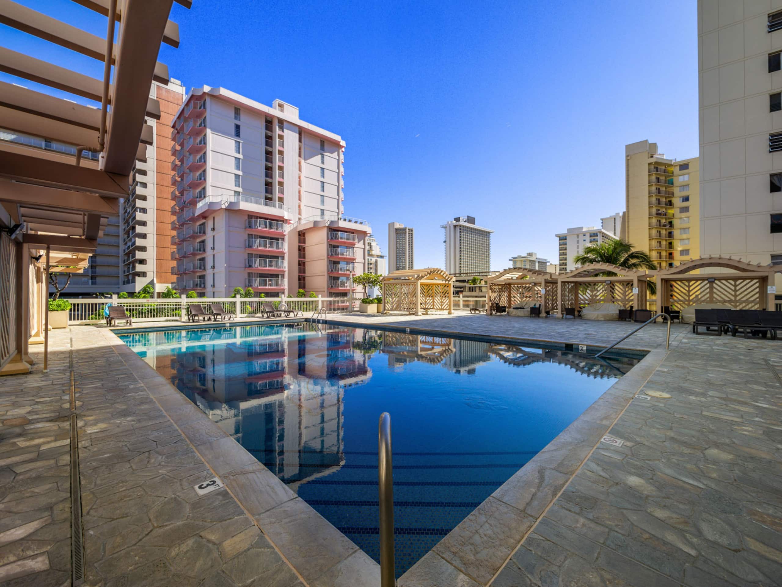 Amazing Central Waikiki Wonder - Photo 29