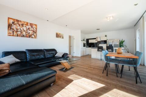 Top Airbnb: Luxury apartment with a view of the Weser River, near the city in Walle