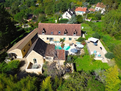 Private estate with heated pool 1 km from Sarlat