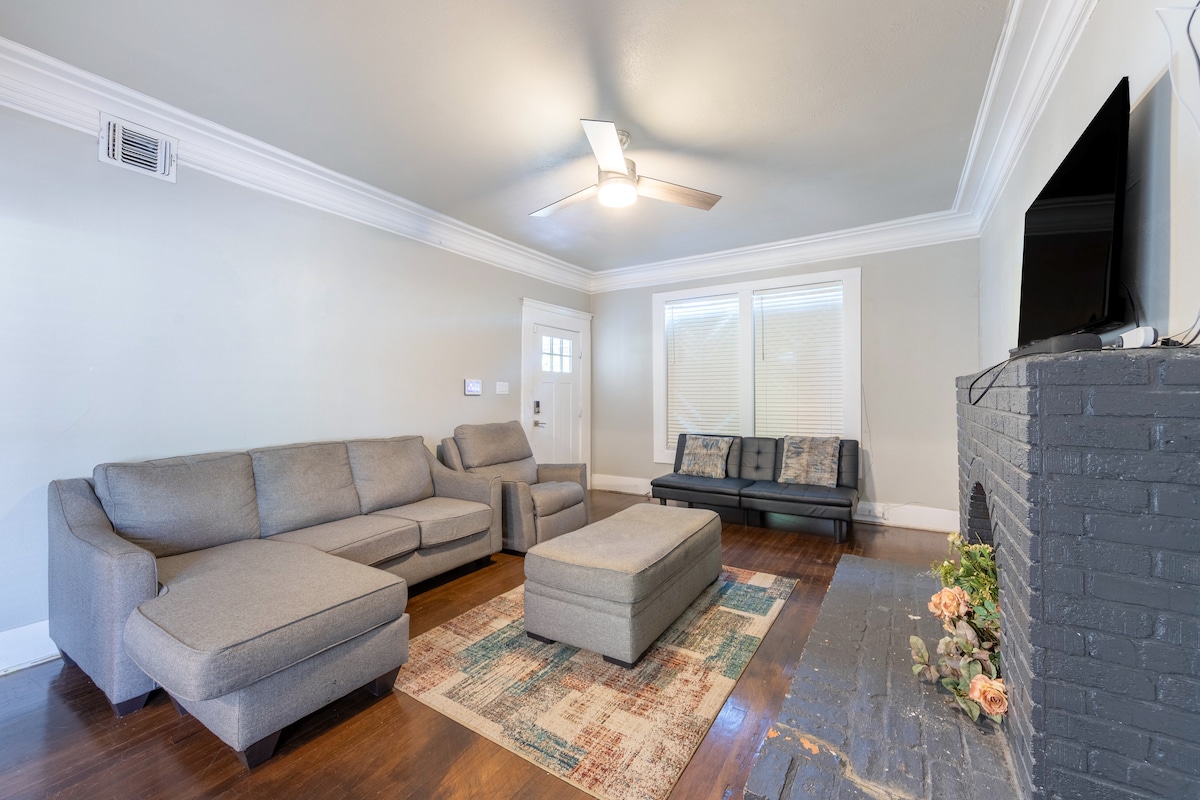 Top performing Airbnb: Luxurious 3 bedroom unit near downtown. in Highlands