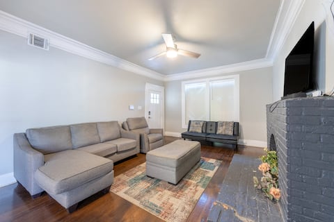 Top performing Airbnb: Luxurious 3 bedroom unit near downtown. in Highlands