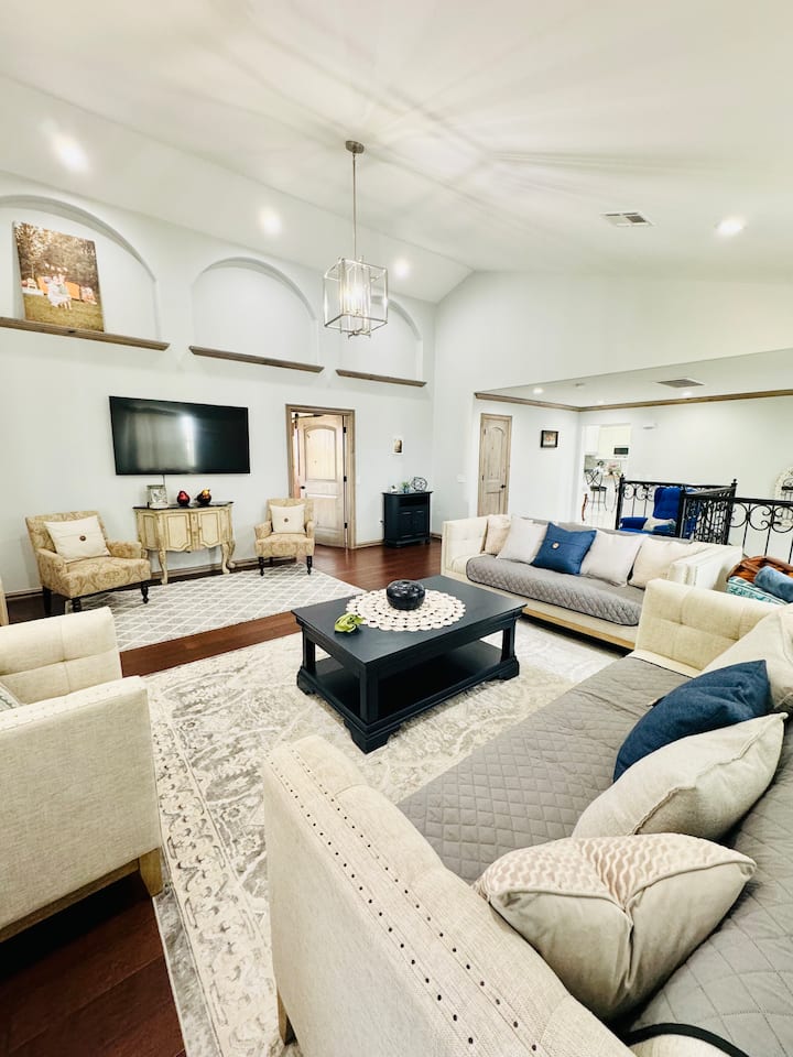 Lovely New Spacious Farmhouse - American Horse Lake, OK