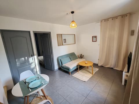 2-room-Garden-Center-Near Fontainebleau