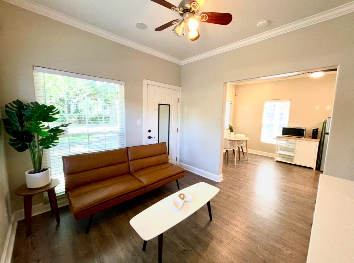 Popular Airbnb listing: Casita in Downtown w/ parking! Pets OK in Southside Park