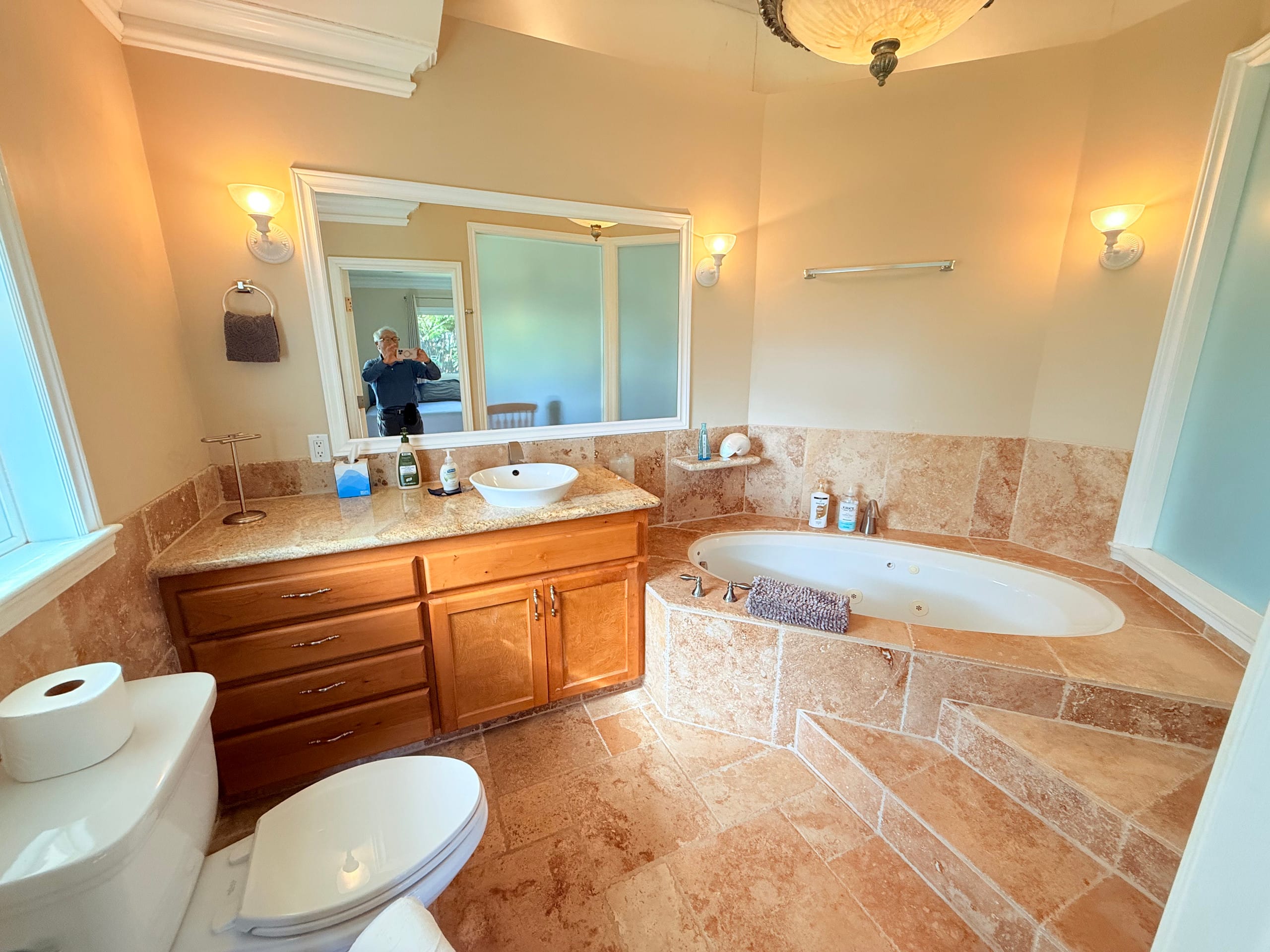 Home in Hilo · ★4.94 · 4 bedrooms · 7 beds · 2.5 private baths - Image 32