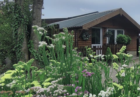 Stunning 2-bedroom Log Cabin
