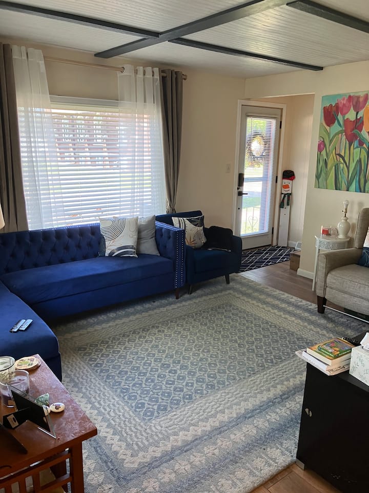 Cozy Quirky Cottage 2 Br/1bath - Day, WI