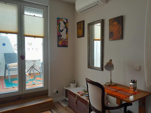 Popular Airbnb listing: Home away from home in Chamberí