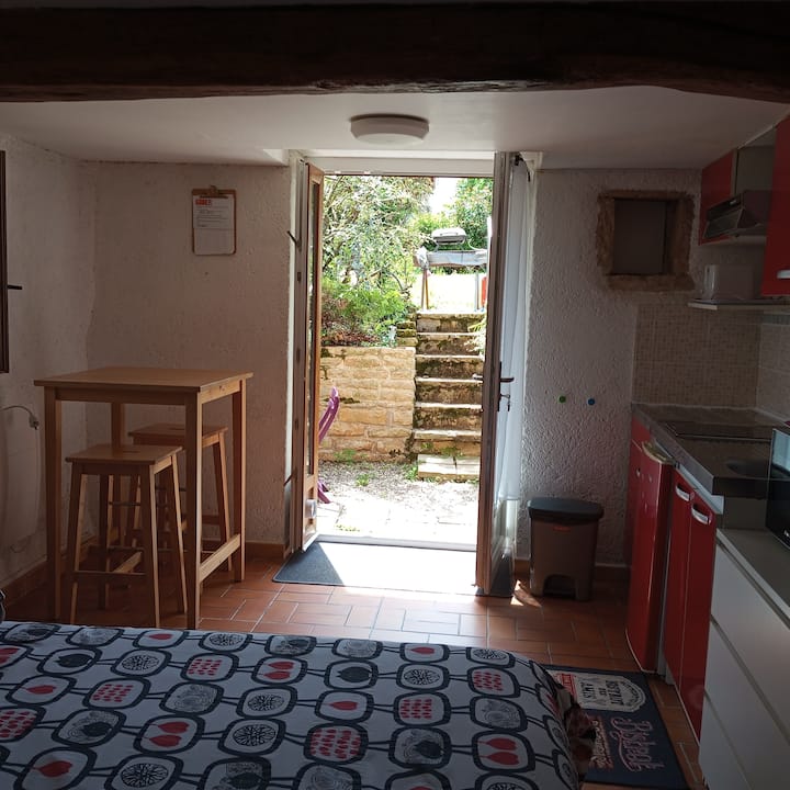 Joli Studio Dans  Très Beau Cadre - Gevrey-Chambertin