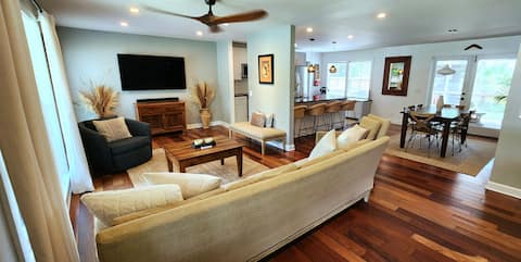 Popular Airbnb listing: LOCATED in the MIDDLE of it ALL! in Charleston / North Charleston