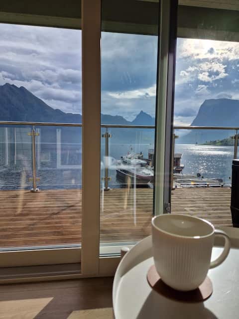 Top performing Airbnb: Beautiful apartment with electric car chargers on Sæbø Brygge in Ørsta