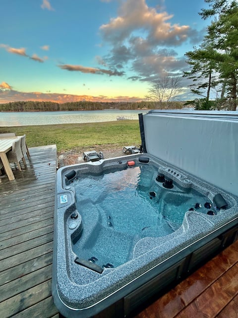 Hot Tub & Sauna, Sleeps 8 – Private Waterfront!