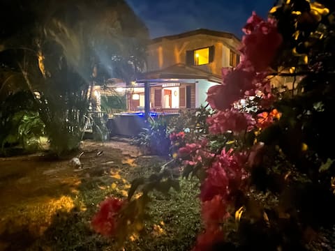 Wooded villa, jacuzzi and garden, beach road