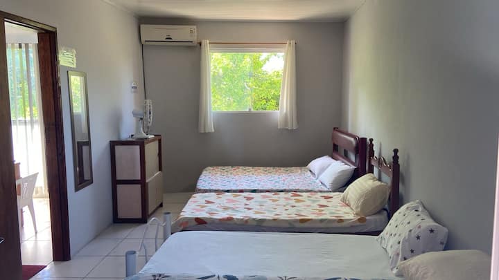 Спалня 2 (1• под) разполага с:
- 4 легла, 2 единични и 2 двойни
- Климатик 
- Мини шкафове 
- Изглед към балкона
- Изглед към река Никим