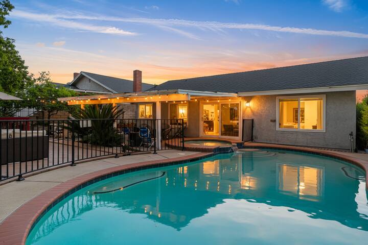 Traveler Dream Pool Retreat | 16 Miles to Disney