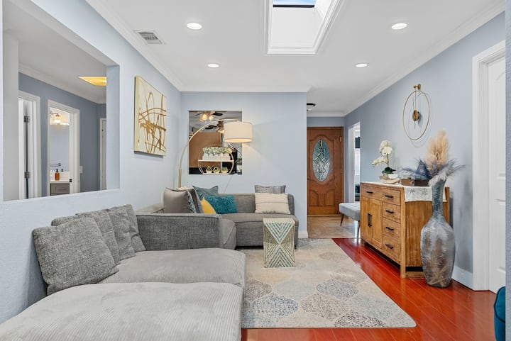 Luxury 5br Pool + Jacuzzi Home |Disneyland 16 Mil - West Covina, CA