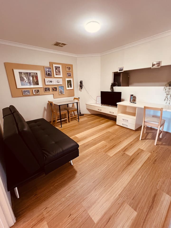 Nest Home In Bletchley Park
Granny-flat - Hilbert