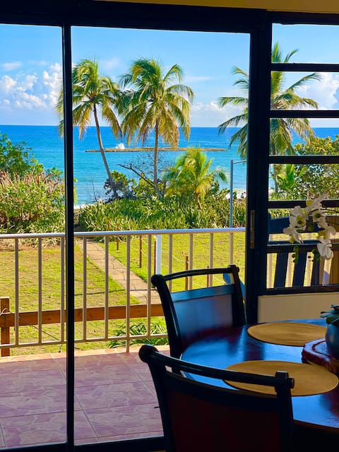 PRIVATE BEACHFRONT 4 BEDROOM 🏡 SLEEP 12, FAST WIFI