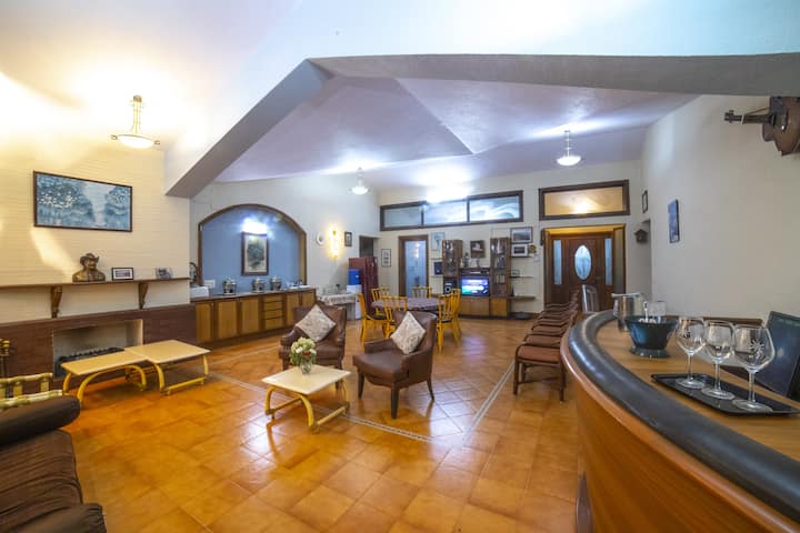 Peaceful 4 Rooms Pvt Villa Pet Friendly - 마하발레슈와르