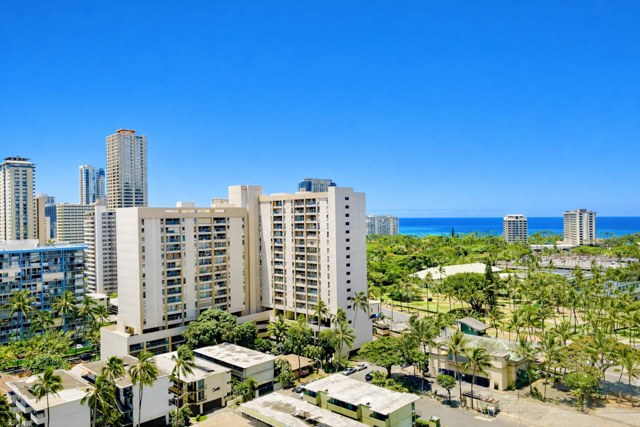 Condo in Honolulu · ★4.84 · Studio · 1 bed · 1 private bath - Image 26