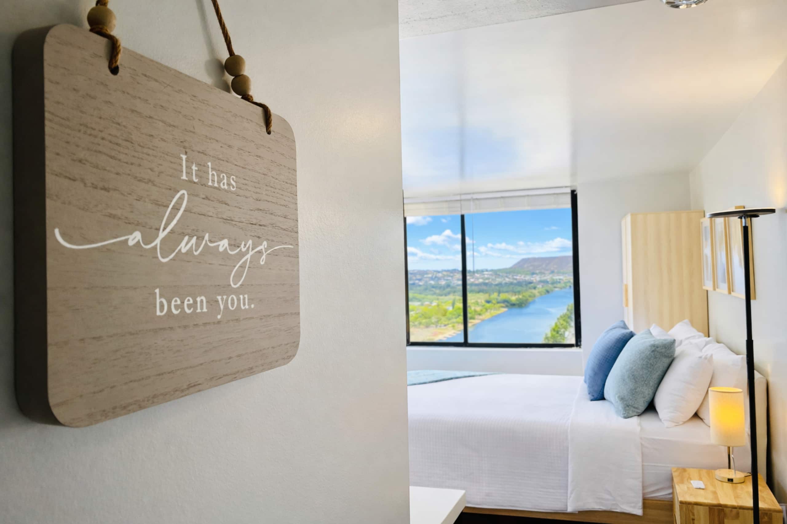 Condo in Honolulu · ★4.84 · Studio · 1 bed · 1 private bath - Image 6