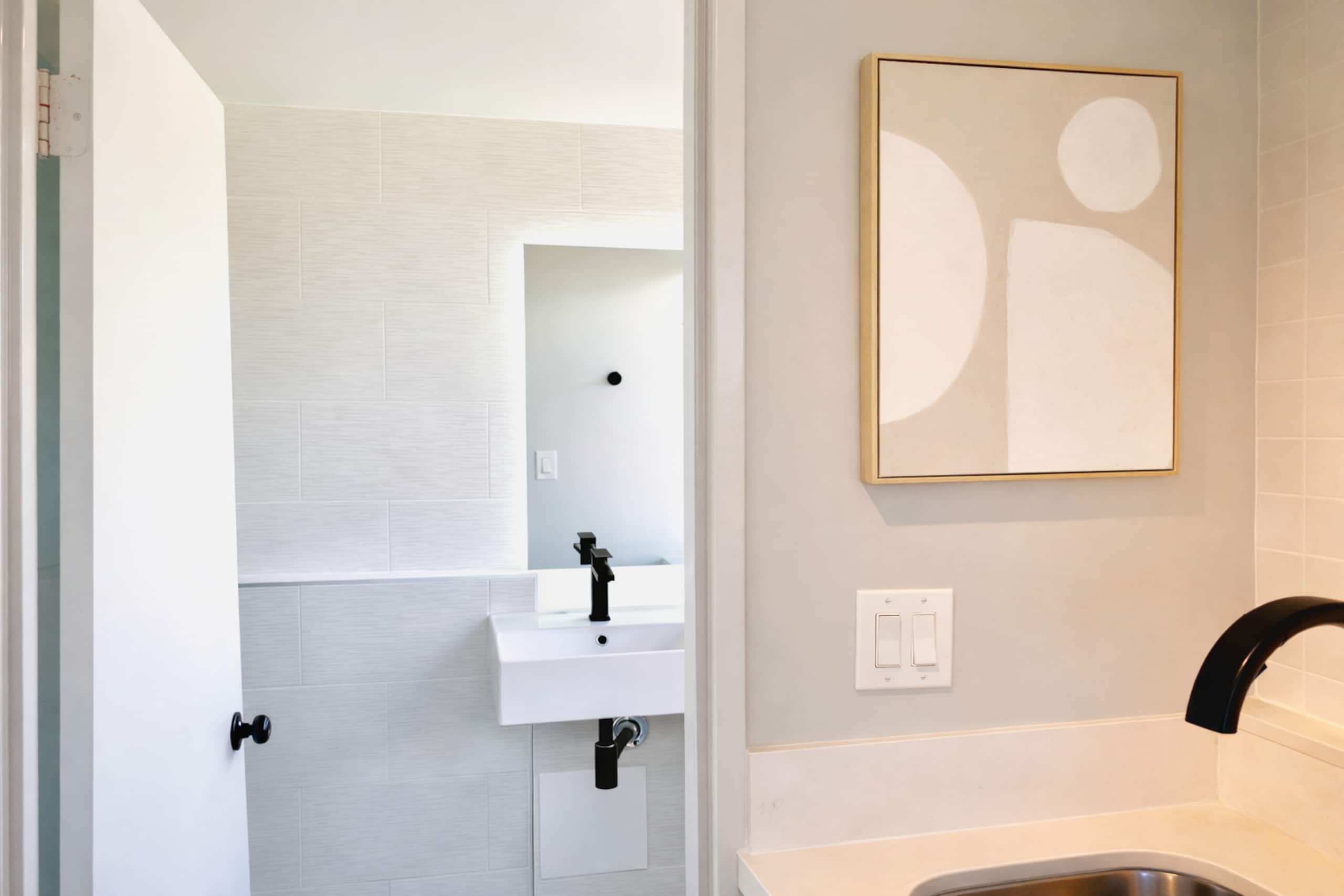 Condo in Honolulu · ★4.84 · Studio · 1 bed · 1 private bath - Image 16
