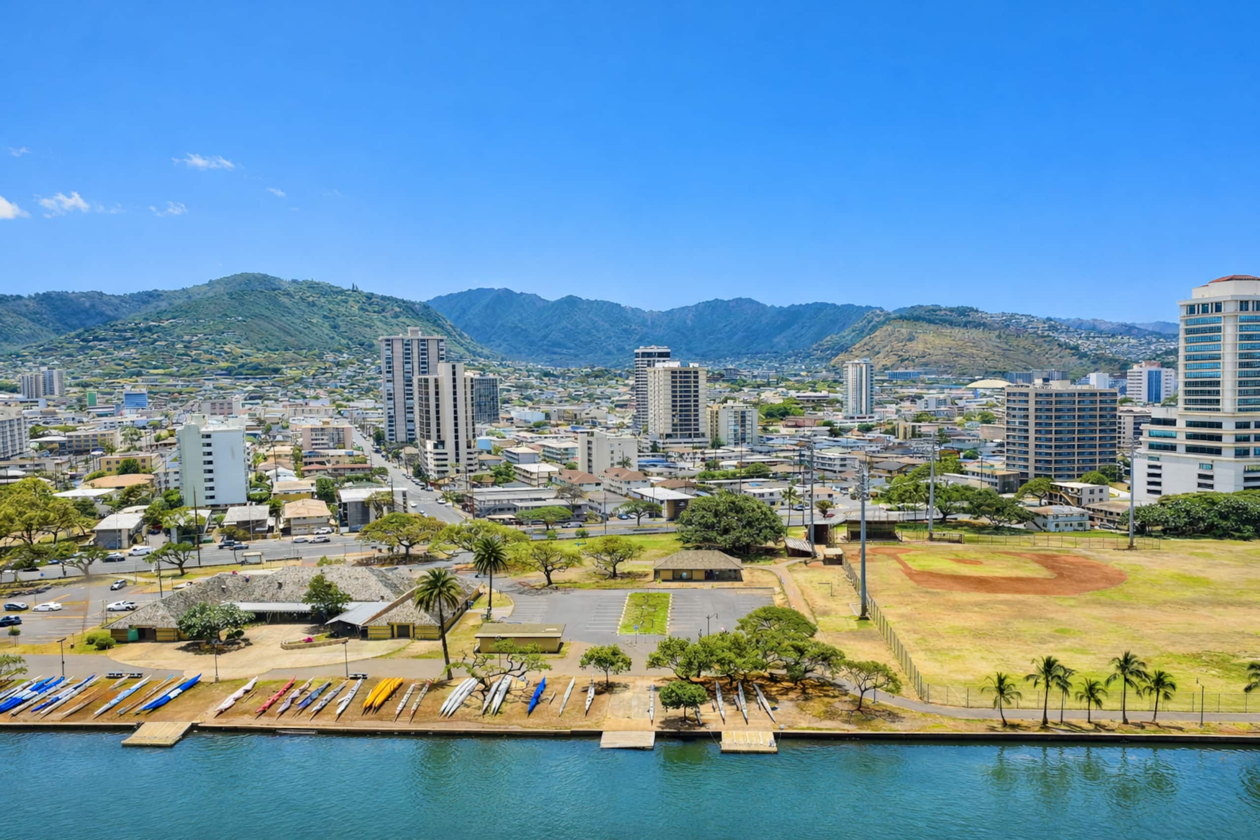 Condo in Honolulu · ★4.84 · Studio · 1 bed · 1 private bath - Image 15