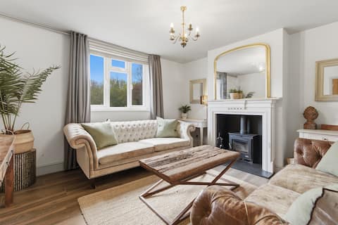 Cosy Cottage | Indoor Heated Pool | Sleeps 6