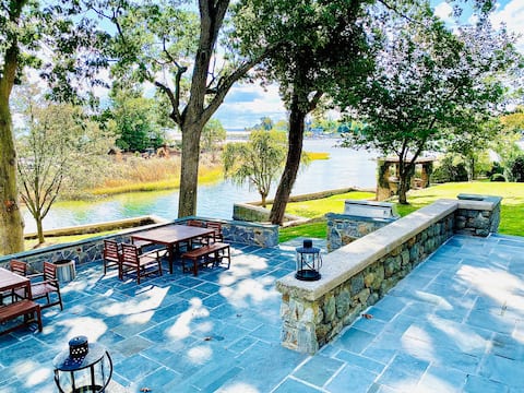 WATERFRONT HOUSE / HUGE GARDEN & SEA ACCESS