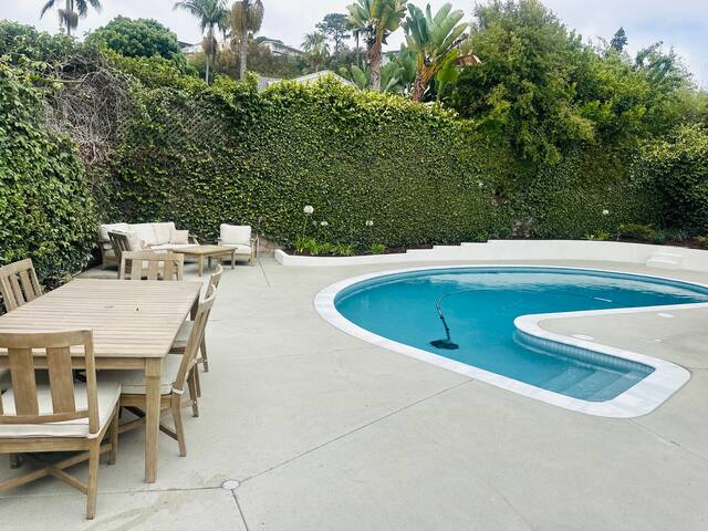 Bird Rock Beach Retreat with Pool gallery image 2